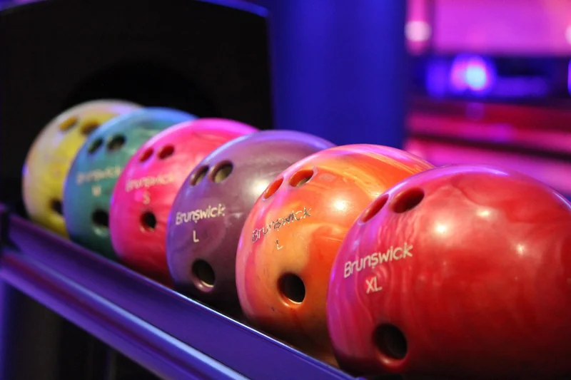 Quel type de boule choisir ? Loisir vs réactive vs haut de gamme